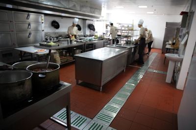 直擊后廚 | 大型餐飲單位聚餐多，食品安全更要注重細節（上）——餐飲管理篇